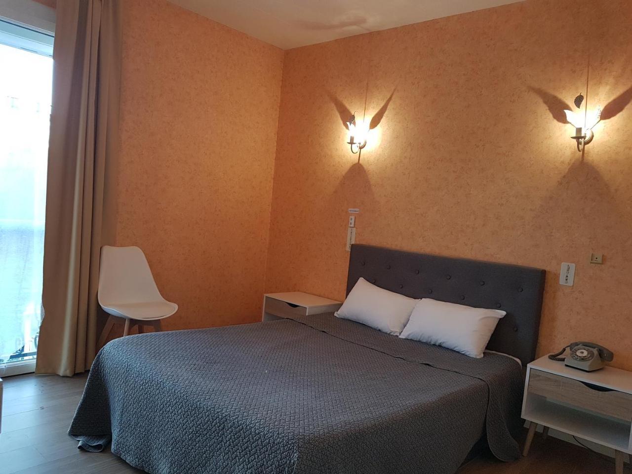 Hotel Du Commerce Chez Stephane Roumazieres Экстерьер фото